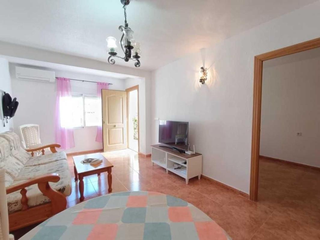 Sale of independent chalet in Calle Abedul, Torrevieja
 photo 3