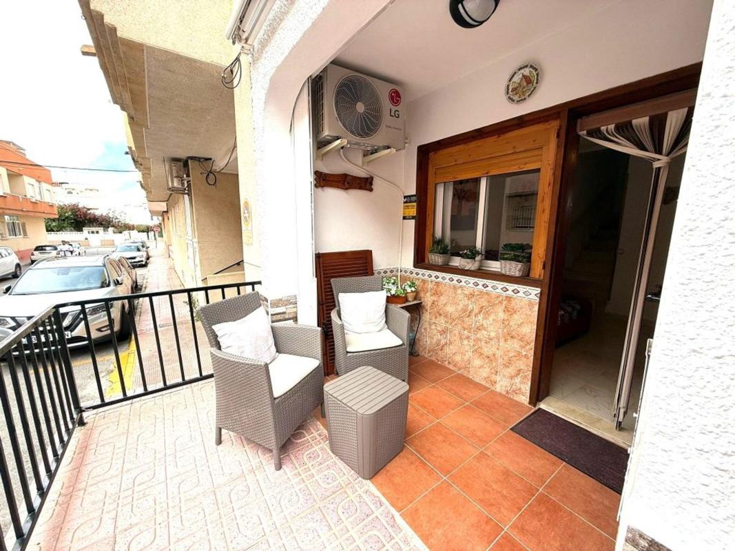Venta de chalet adosado en  Calle Estocolmo s/n , Torrevieja photo 2