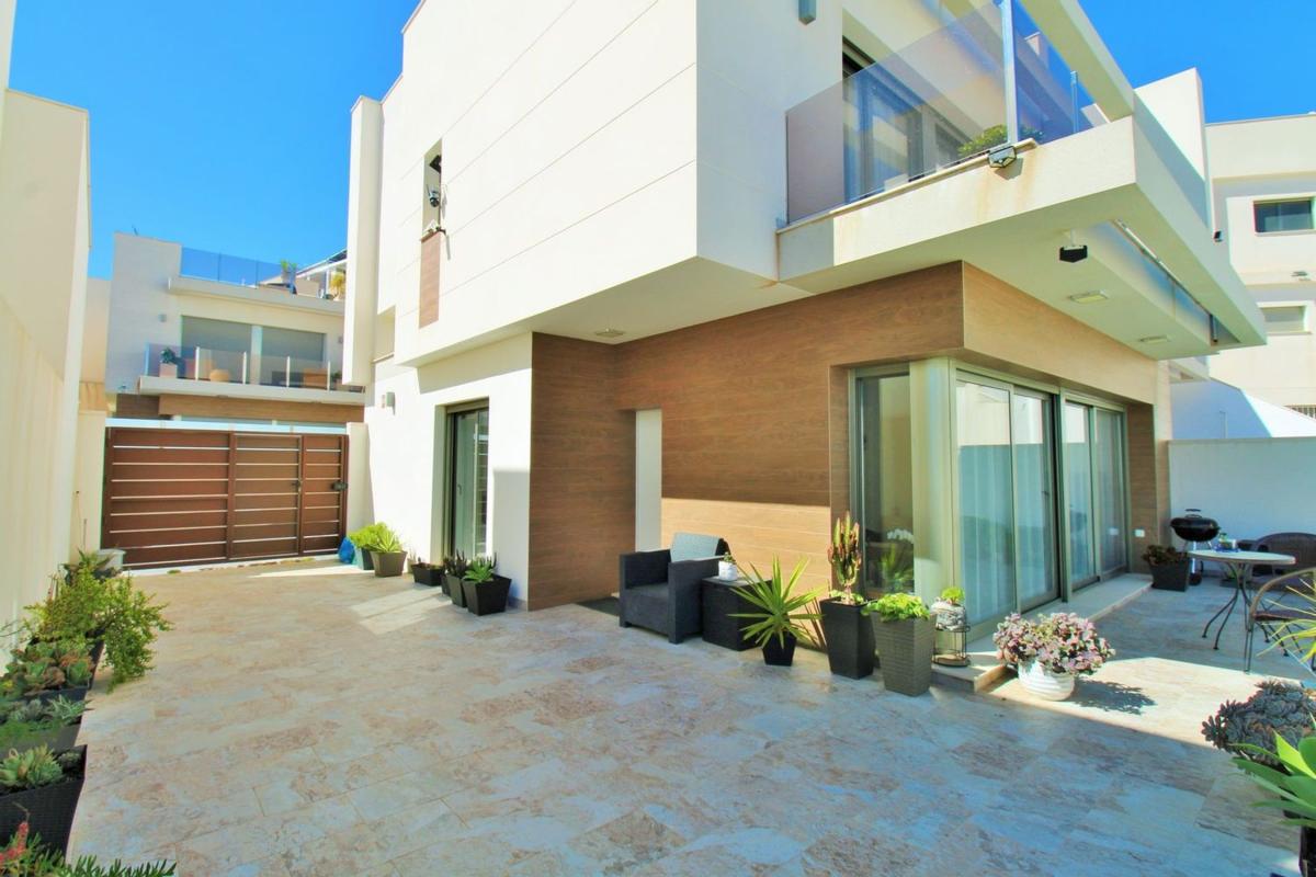 Venta de chalet independiente en Calle Miño, 2, Orihuela
photo 3