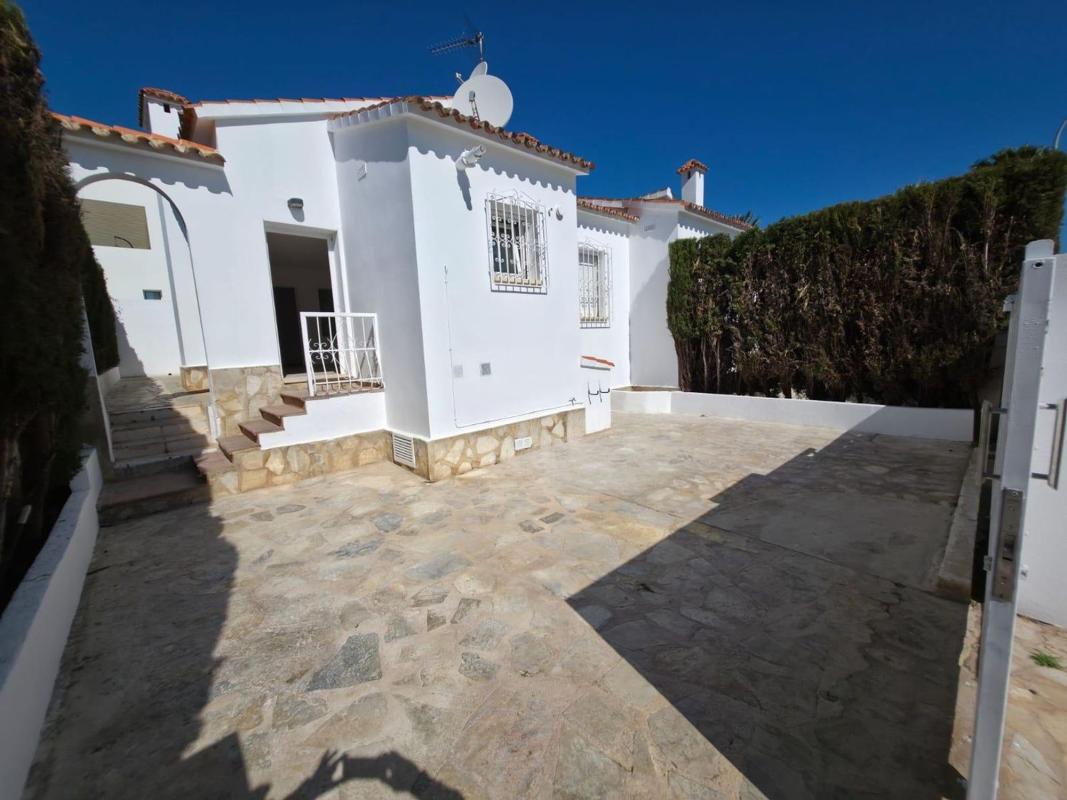 Venta de chalet adosado en Barrio Les Bassetes-El Marjal , Denia photo 1