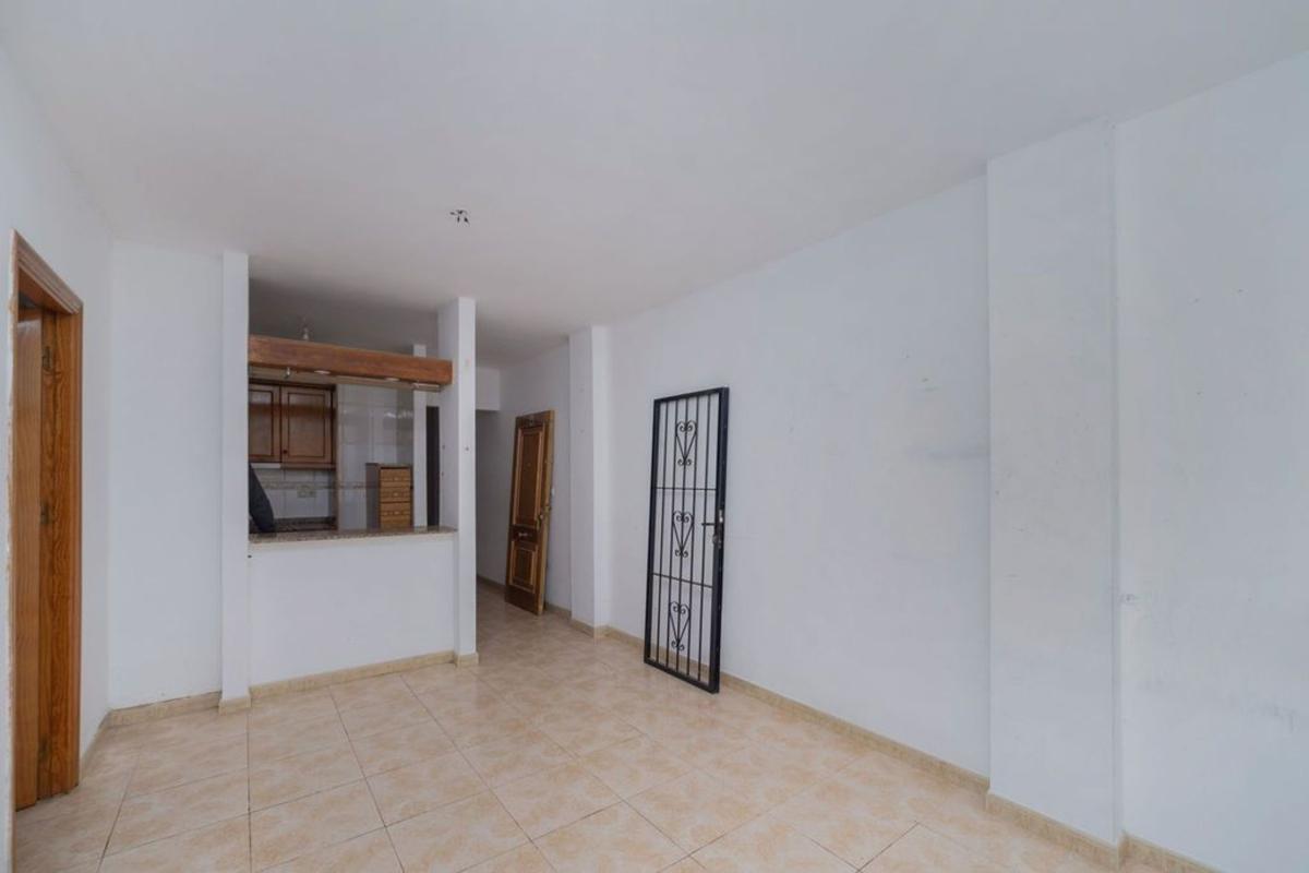 Продажа квартиры на Ronda Cesar Canovas Girada, Торревьеха
 photo 2