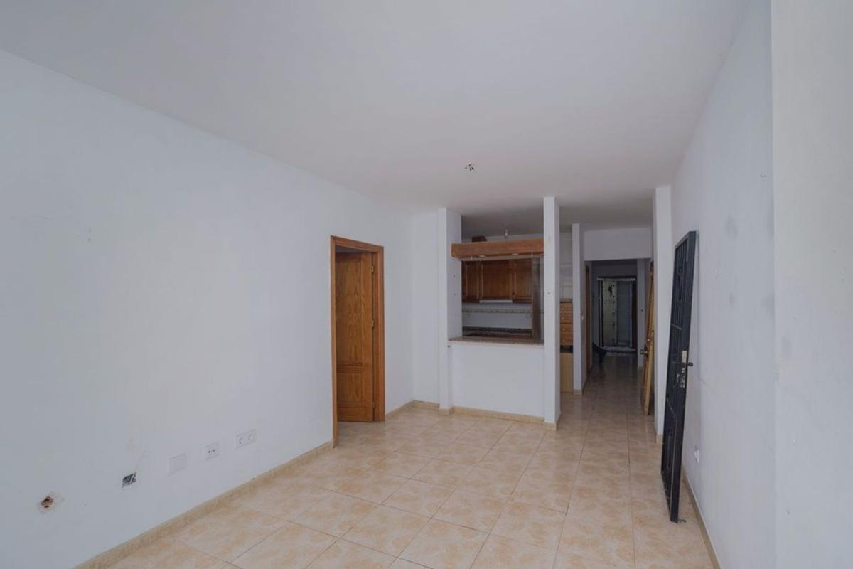 Продажа квартиры на Ronda Cesar Canovas Girada, Торревьеха
 photo 3