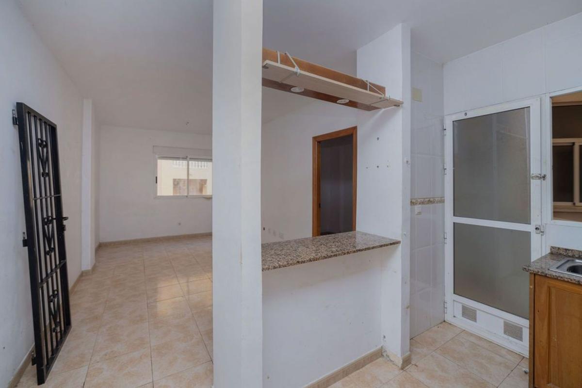 Продажа квартиры на Ronda Cesar Canovas Girada, Торревьеха
 photo 4