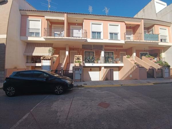 Casa independiente en calle Castaños photo 1