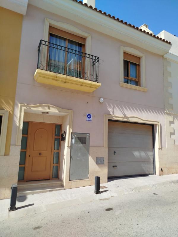 Propiedades en venta y alquiler en España photo 2