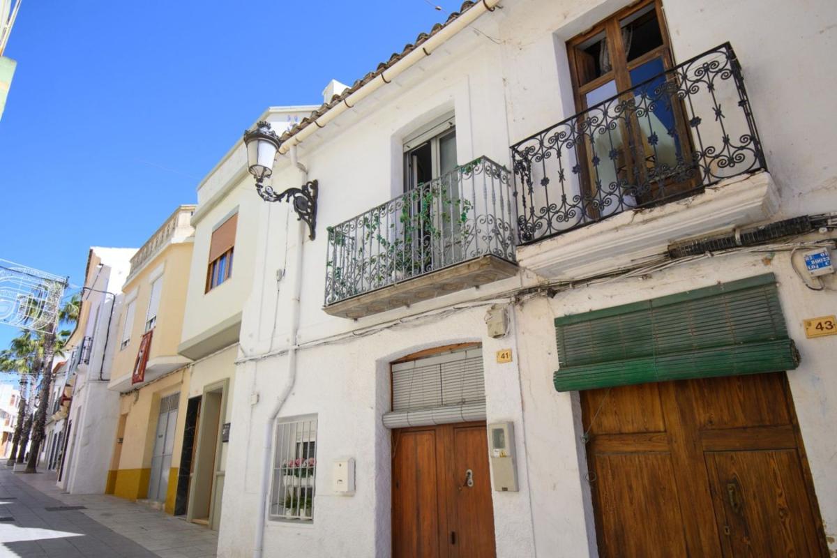 Venta de chalet adosado en  Calle de Colom , Teulada photo 2