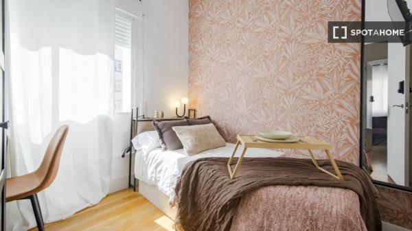 Habitación en piso compartido en alquiler, Hispanoamérica photo 1
