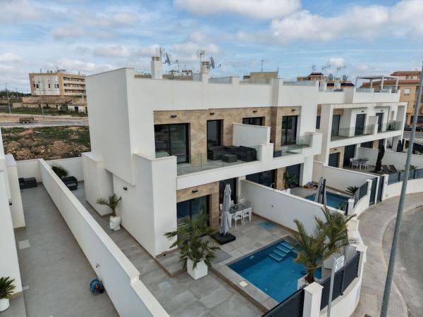 Chalet pareado en calle virgen del loreto thumbnail 1
