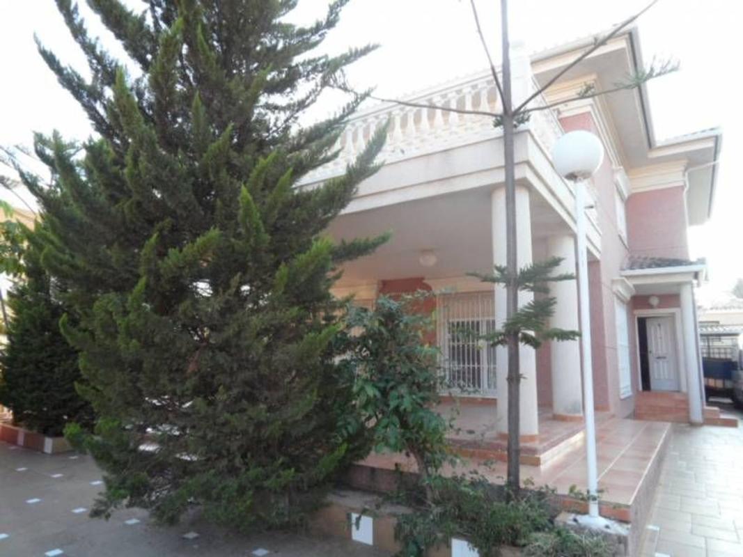 Sale of independent chalet in Barrio Ciudad Jardín, Elche / Elx
photo 2