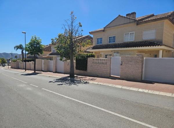 Chalet pareado en avenida de Coloma photo 3
