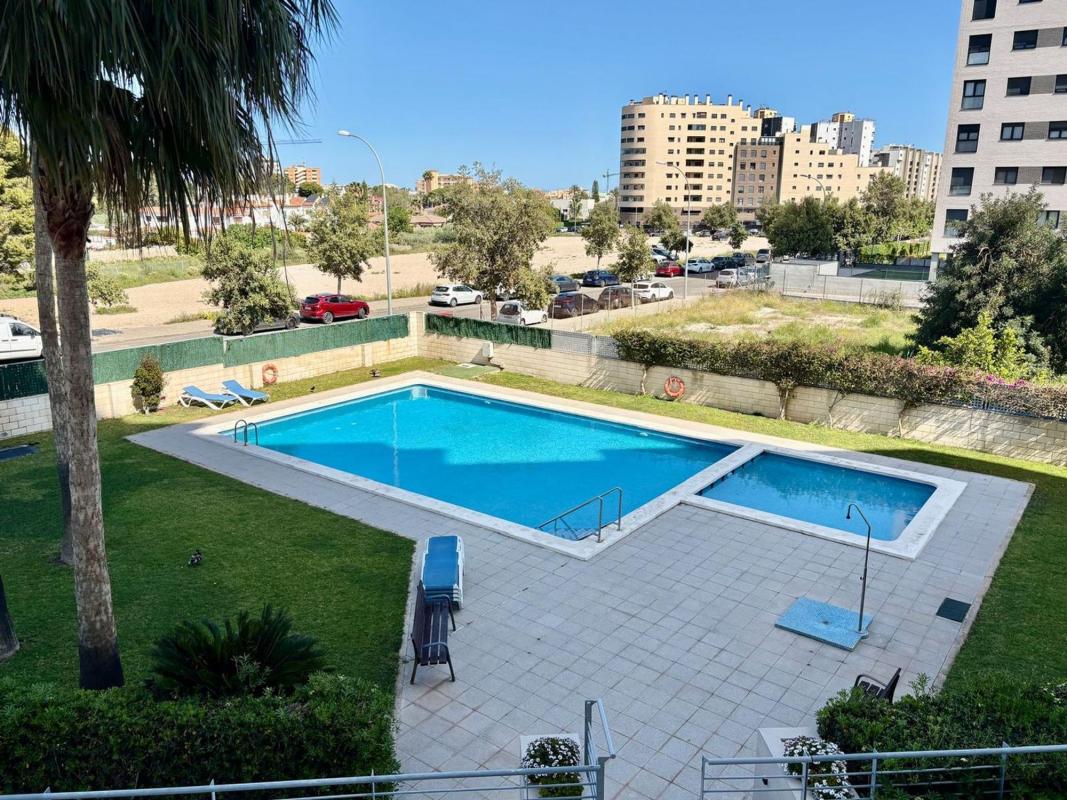 Venta de piso en Avenida de les Nacions, Alicante / Alacant
photo 1