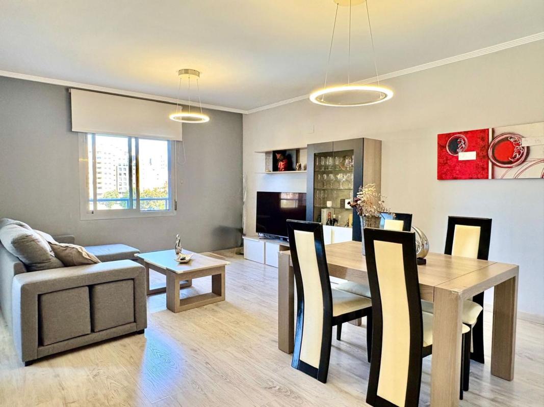 Venta de piso en Avenida de les Nacions, Alicante / Alacant
photo 2