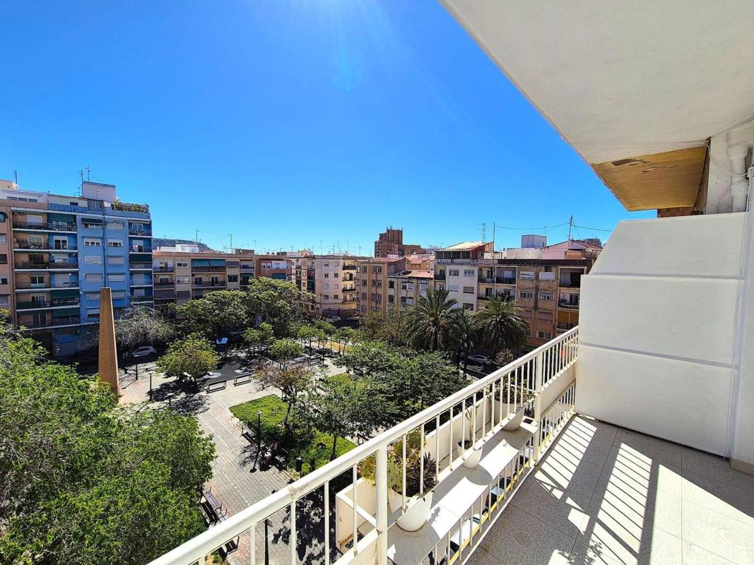 Sale of apartment in Calle General Espartero, Alicante
photo 1
