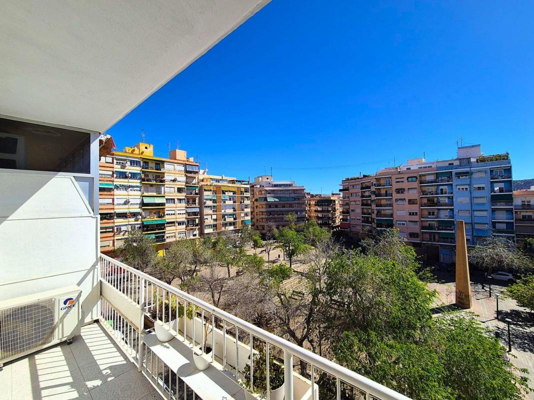 Sale of apartment in Calle General Espartero, Alicante
photo 2