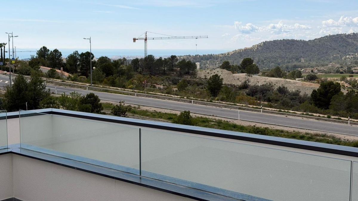 Sale of independent chalet in Calle Rey Felipe VI, Finestrat
photo 4