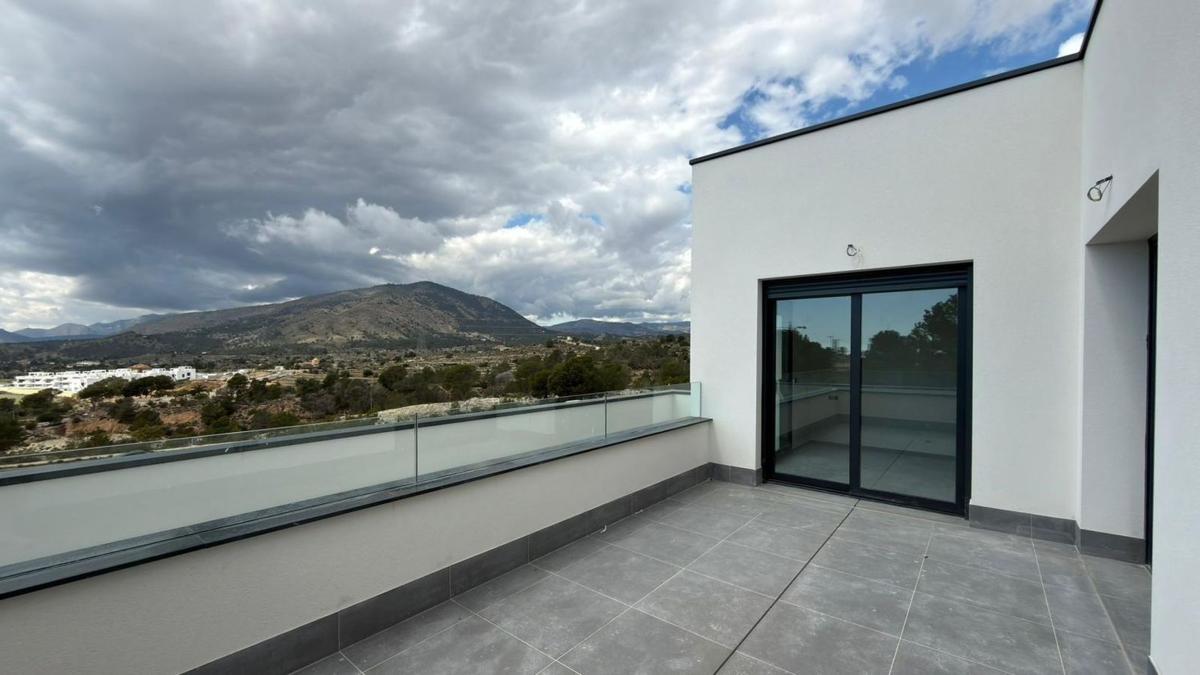 Sale of independent chalet in Calle Rey Felipe VI, Finestrat
photo 5