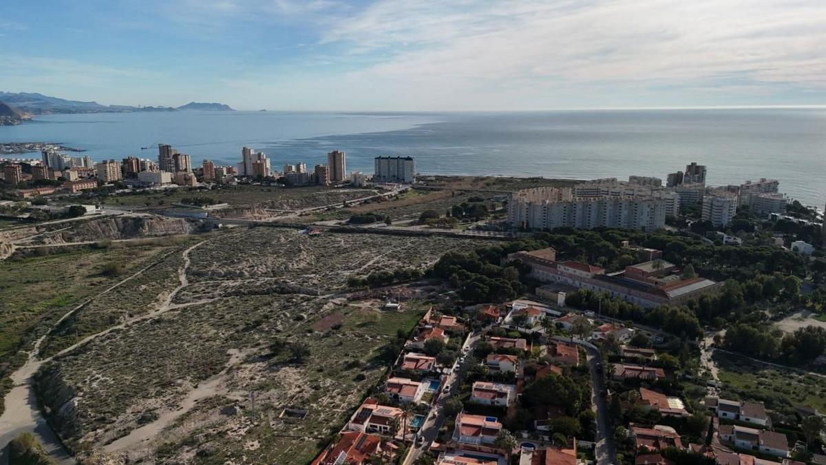 Venta de chalet independiente en Calle de Benixembla, El Campello
 photo 2