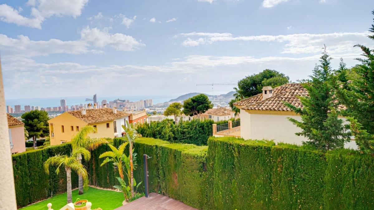 Продажа отдельного шале в Calle Isla de Tenerife, Финестрат photo 1