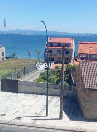 Chalet independiente en venta en Avenida de la Coruña, Ribeira
 photo 1