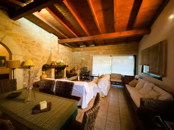 Casa independiente en calle Castelao thumbnail 2