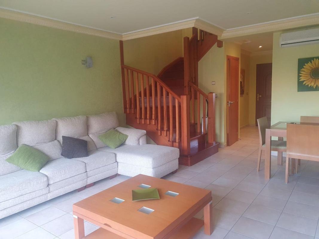 Venta de chalet adosado en  Calle Listres , Ribeira photo 3