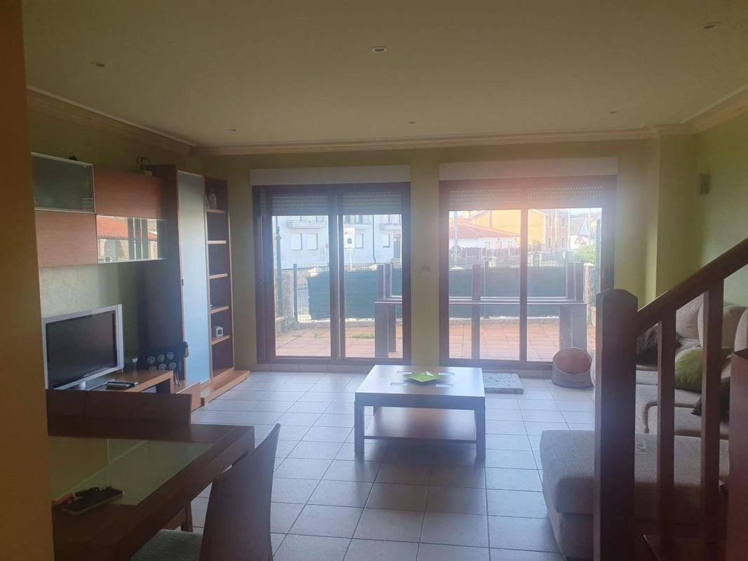 Venta de chalet adosado en  Calle Listres , Ribeira photo 5