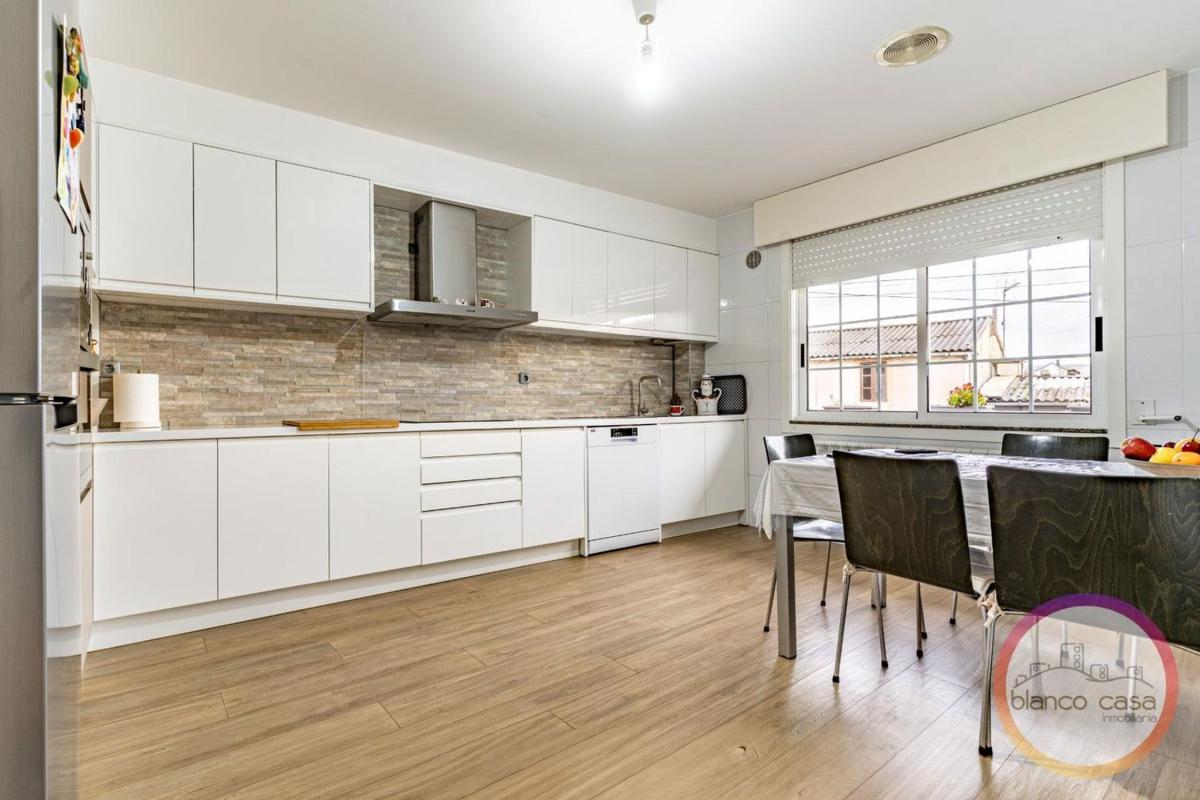 Sale of independent chalet in Carballo, Carballo
 photo 3