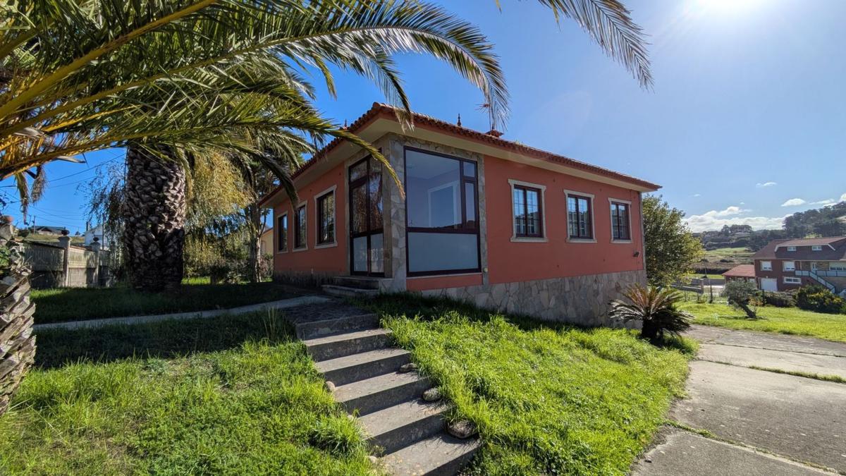 Продажа отдельного шале в Porto de Barizo, 14, Мальпика-де-Бергантиños photo 1