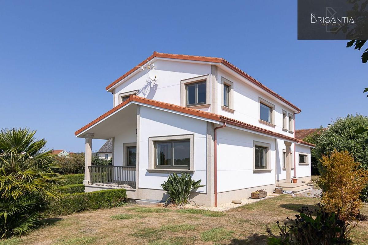 Sale of independent chalet in Riotorto, Laracha
photo 2