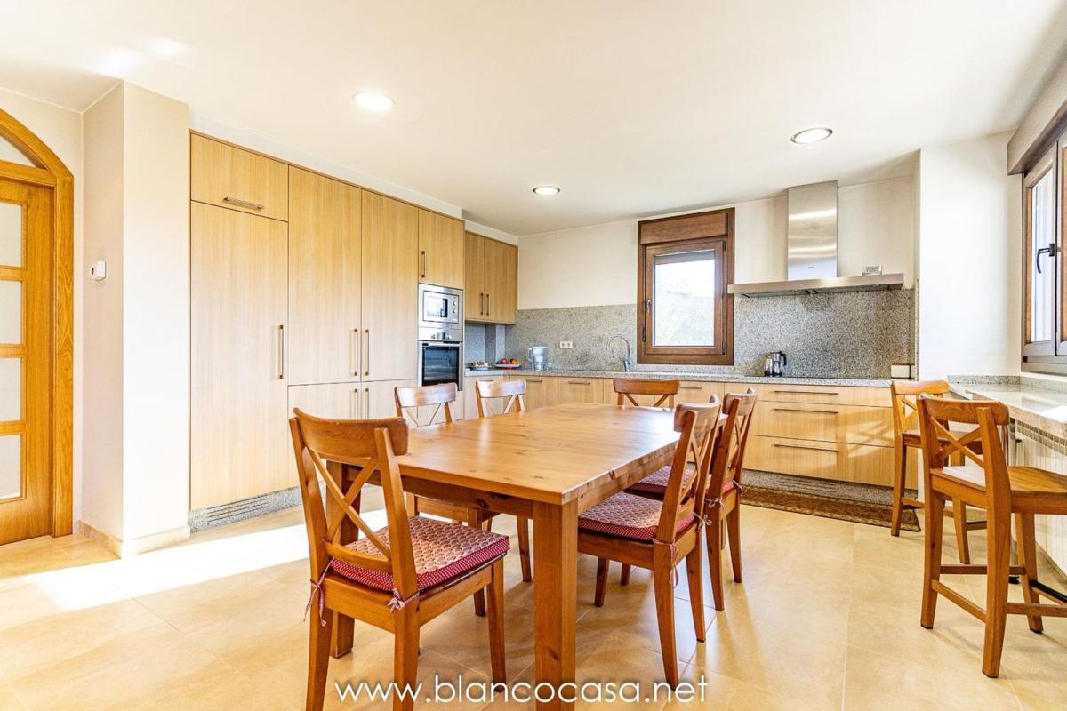 Sale of independent chalet in Carballo, Carballo
 photo 5