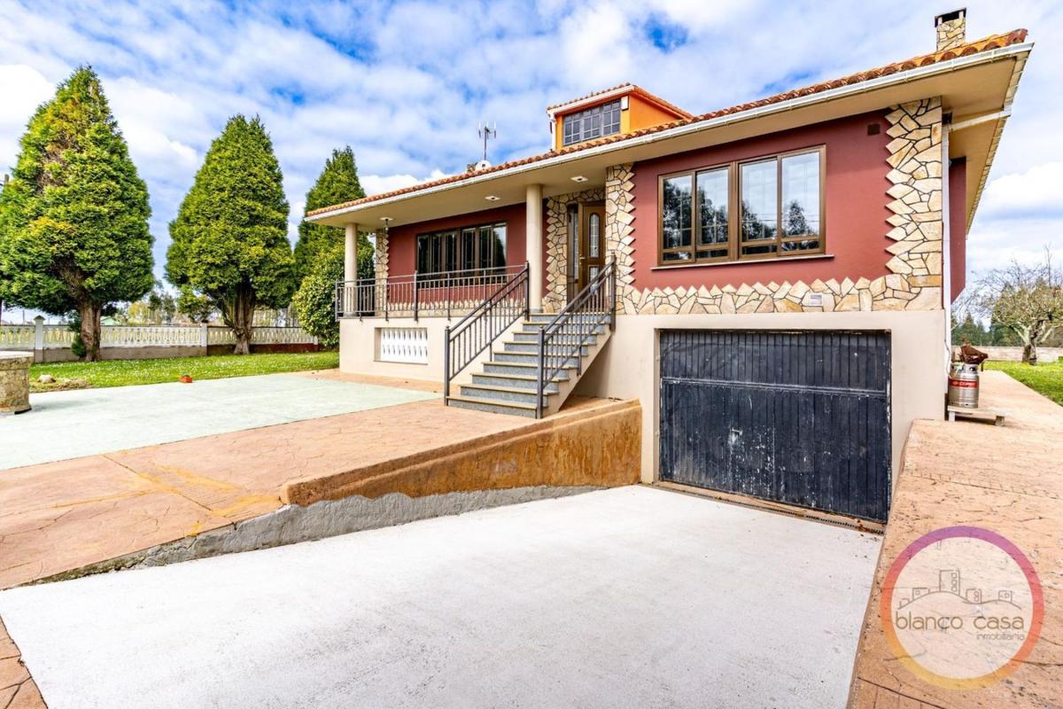Sale of independent chalet in Carballo, Carballo
photo 1