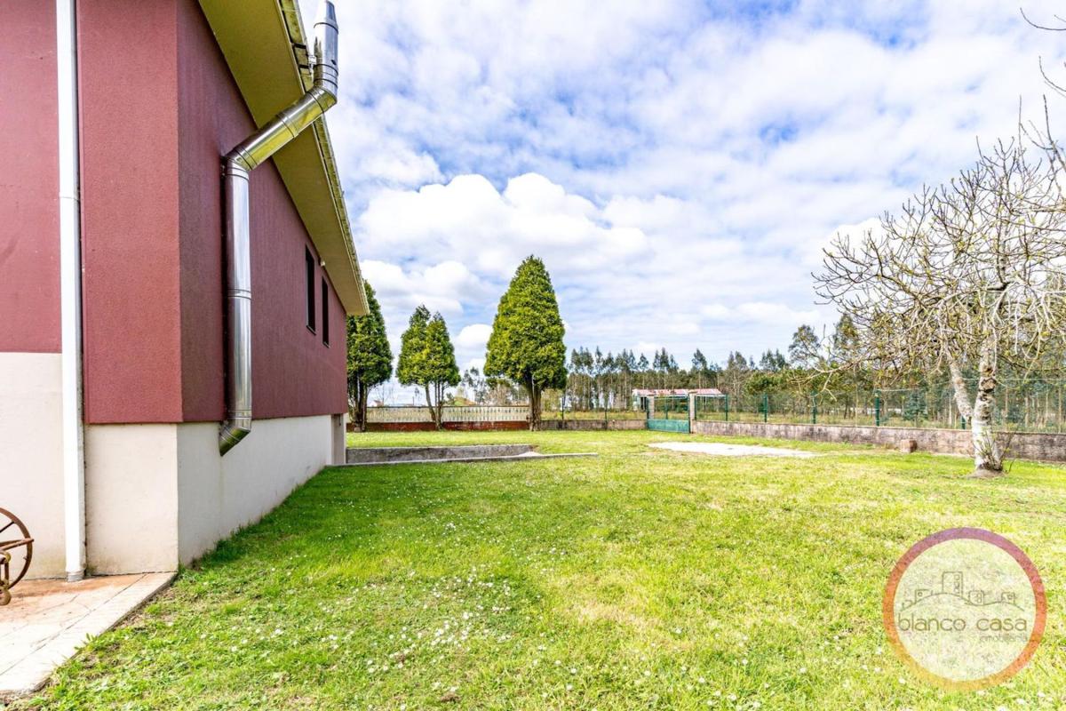 Sale of independent chalet in Carballo, Carballo
photo 2