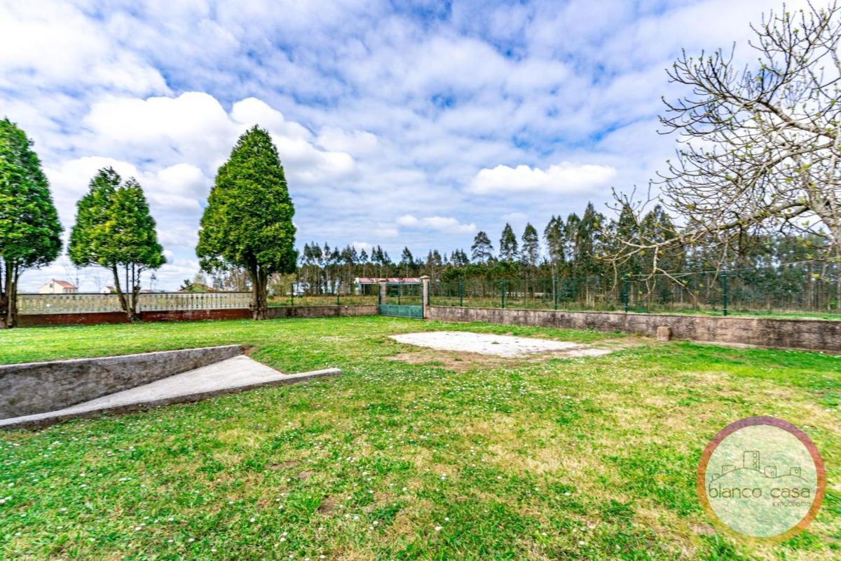 Sale of independent chalet in Carballo, Carballo
photo 3