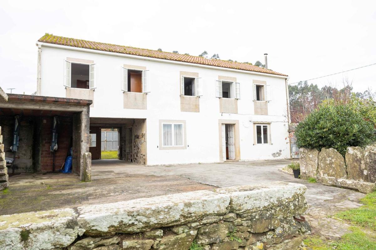 Properties for sale and rent in Spain photo 2