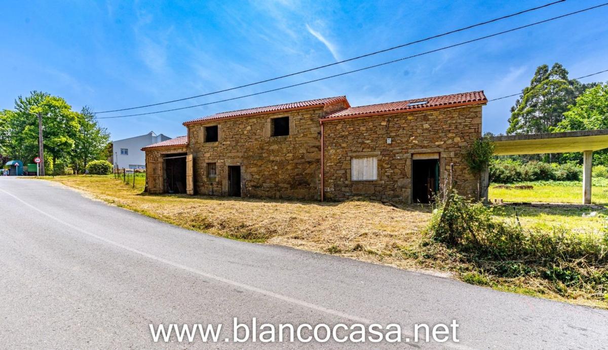 Sale of independent chalet in Carballo, Carballo
photo 1