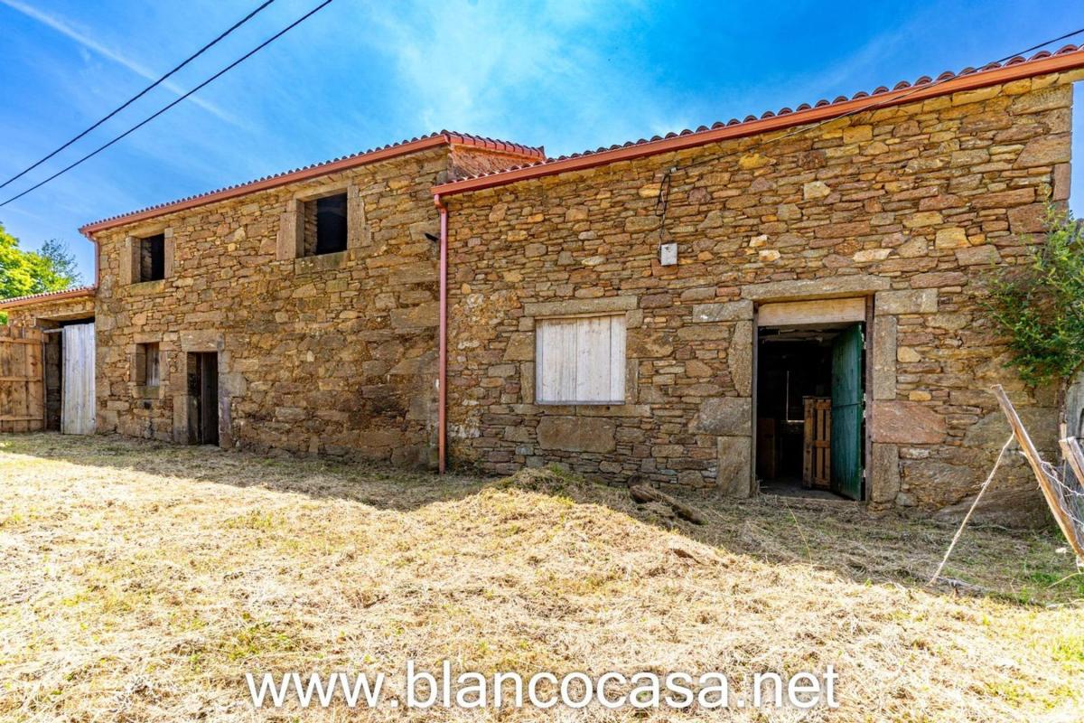 Sale of independent chalet in Carballo, Carballo
photo 3