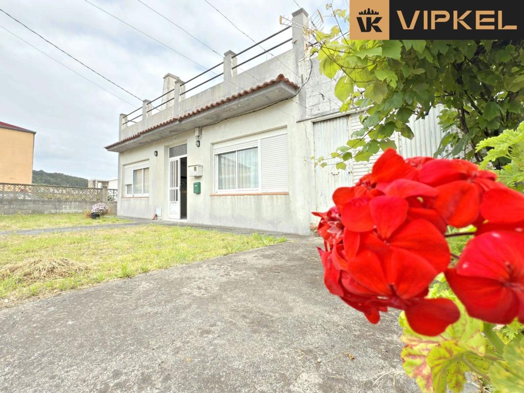 Sale of independent chalet in AV ISIDRO PARGA PONDAL, Laxe
photo 1