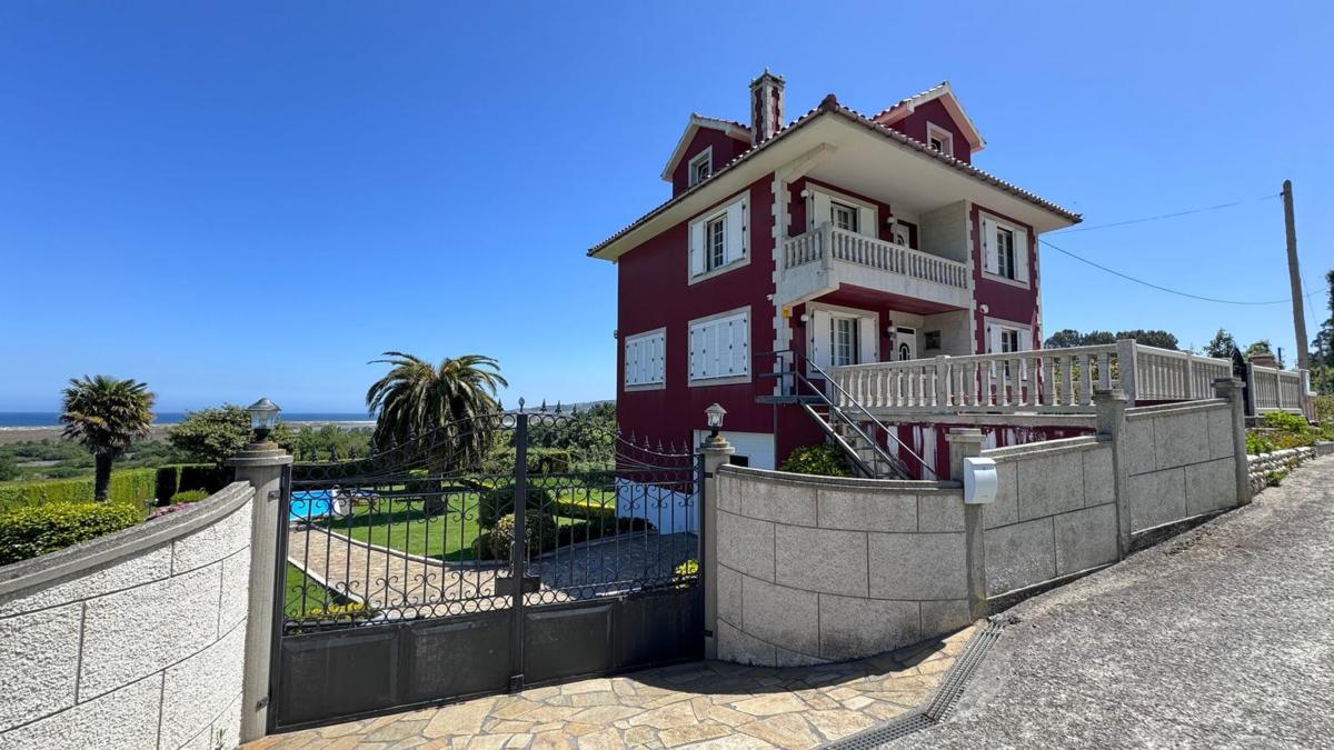 Sale of independent chalet in Baldaio, Carballo
 photo 2