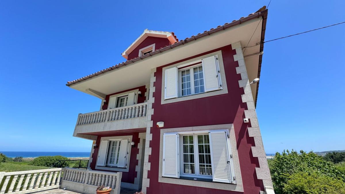 Sale of independent chalet in Baldaio, Carballo
 photo 4