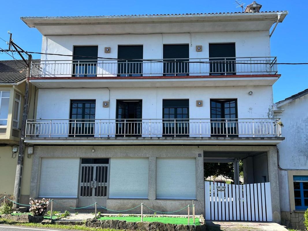 Venta de chalet adosado en Carretera N VI Campolongo, 152 , Pontedeume photo 1