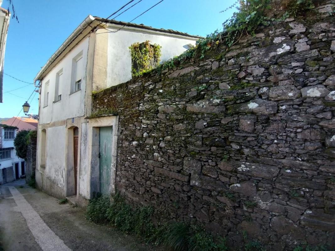 Sprzedaż niezależnego domku jednorodzinnego w Calle Porto, 1, Pontedeume photo 1