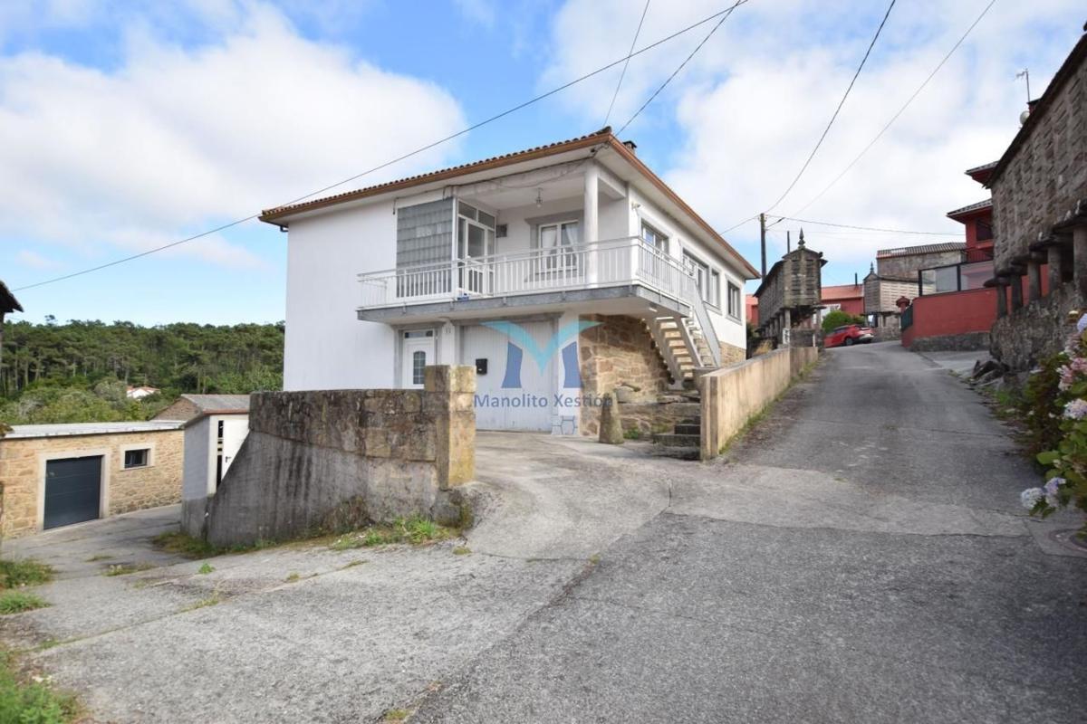 Sale of independent chalet in Cee, Cee
 photo 2