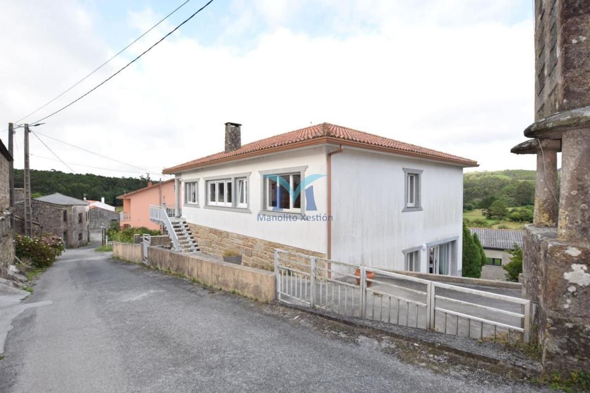 Sale of independent chalet in Cee, Cee
 photo 3