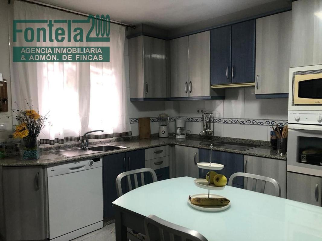 Venta de chalet adosado en  Travesía Cortaduria , Betanzos photo 5