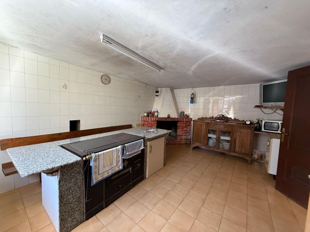 Продажа отдельного шале в Lugar Armucela, 5, Оза-Чесурас photo 5