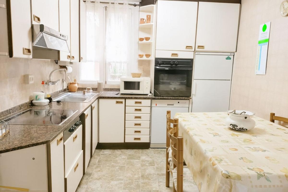 Venta de chalet adosado en  Calle Valdoncel, 68 , Betanzos photo 3