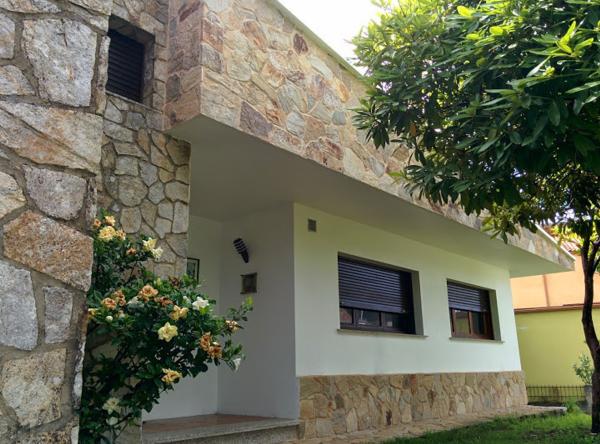 Casa independiente en avenida Da Ribeira de Solleiros s/n S/n photo 1