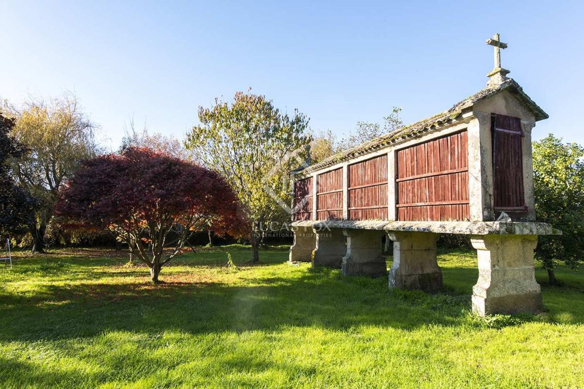 Sale of independent chalet in Padron, Padron
photo 2