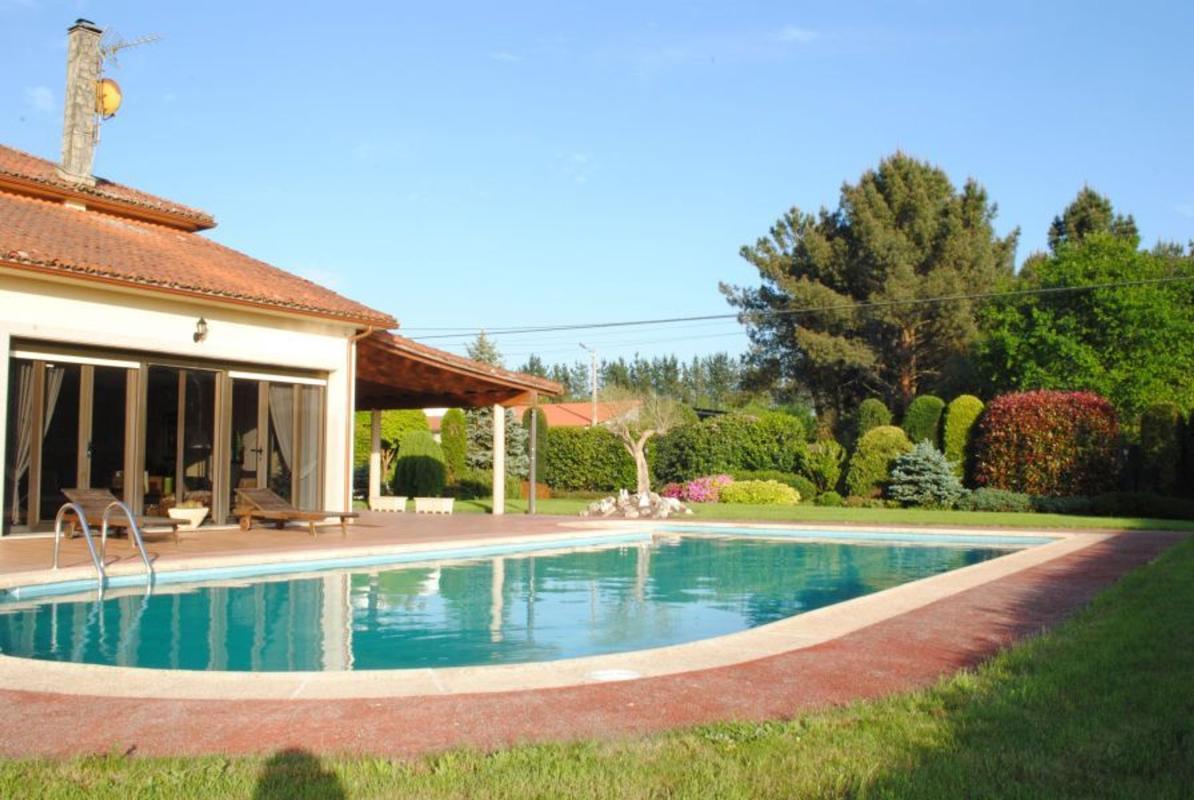 Sale of independent chalet in Oroso, Oroso
 photo 2