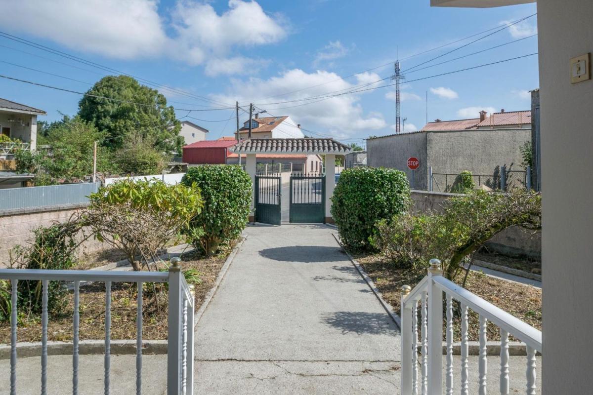 Sale of independent chalet in Filgueira, Ordes
photo 2